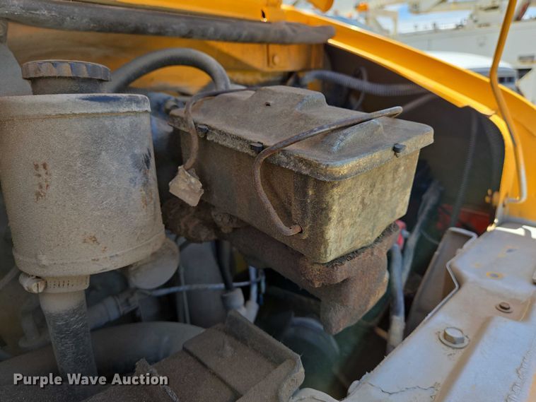 image for item EN8218 1996 Blue Bird school bus