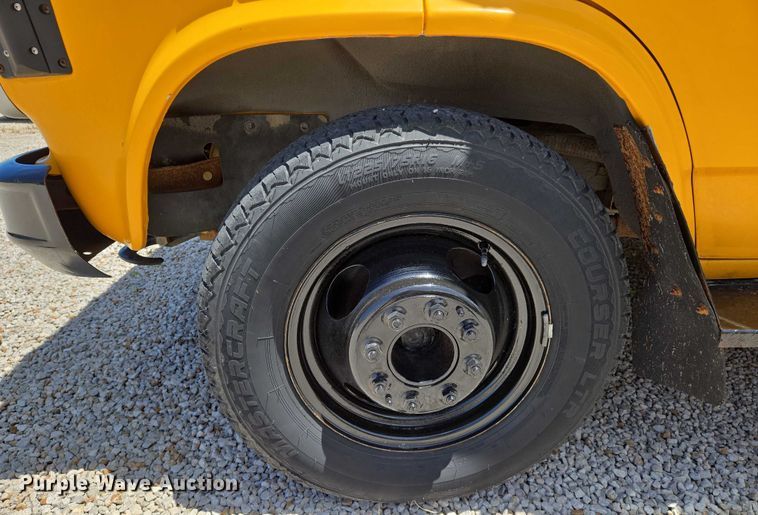 image for item EN8218 1996 Blue Bird school bus