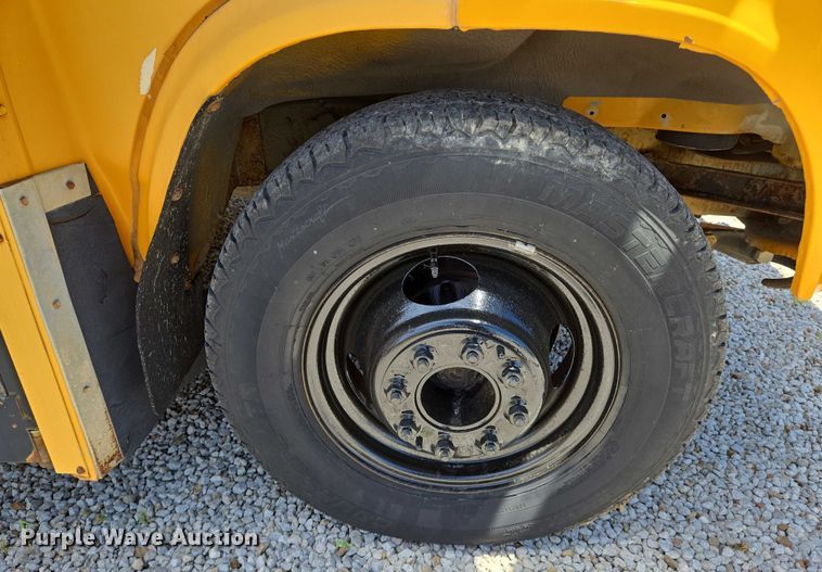 image for item EN8218 1996 Blue Bird school bus