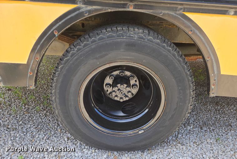 image for item EN8218 1996 Blue Bird school bus