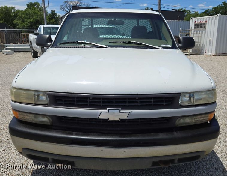 image for item EN8219 1999 Chevrolet Silverado 1500 pickup truck
