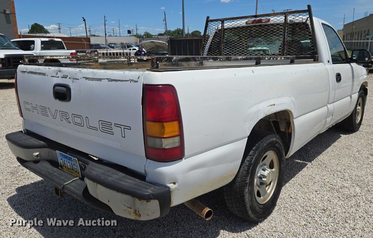 image for item EN8219 1999 Chevrolet Silverado 1500 pickup truck