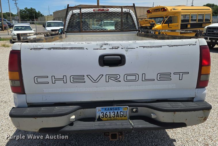 image for item EN8219 1999 Chevrolet Silverado 1500 pickup truck