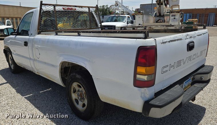 image for item EN8219 1999 Chevrolet Silverado 1500 pickup truck