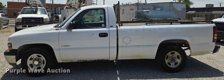 image for item EN8219 1999 Chevrolet Silverado 1500 pickup truck