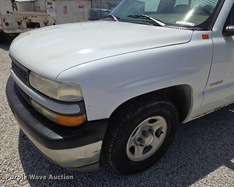 image for item EN8219 1999 Chevrolet Silverado 1500 pickup truck