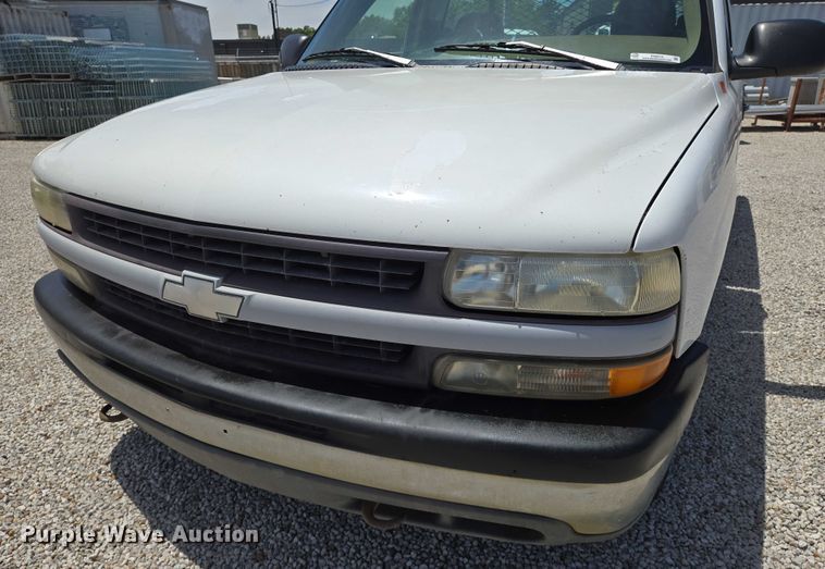 image for item EN8219 1999 Chevrolet Silverado 1500 pickup truck