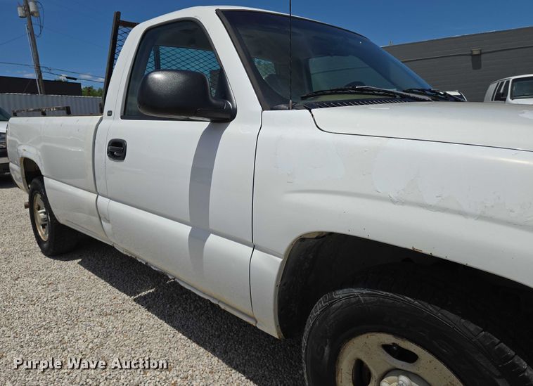 image for item EN8219 1999 Chevrolet Silverado 1500 pickup truck