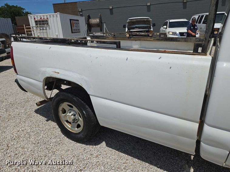 image for item EN8219 1999 Chevrolet Silverado 1500 pickup truck