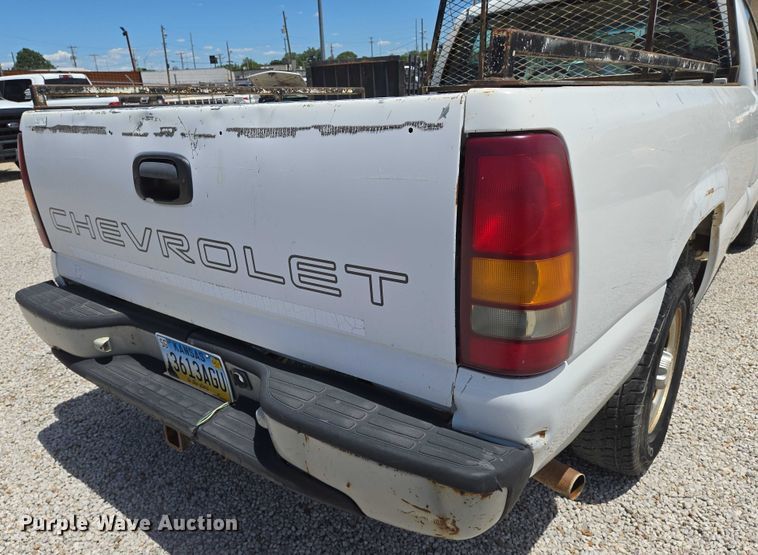 image for item EN8219 1999 Chevrolet Silverado 1500 pickup truck