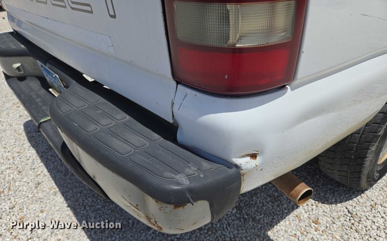 image for item EN8219 1999 Chevrolet Silverado 1500 pickup truck