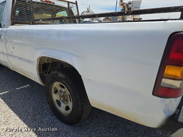 image for item EN8219 1999 Chevrolet Silverado 1500 pickup truck