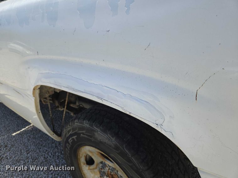 image for item EN8219 1999 Chevrolet Silverado 1500 pickup truck