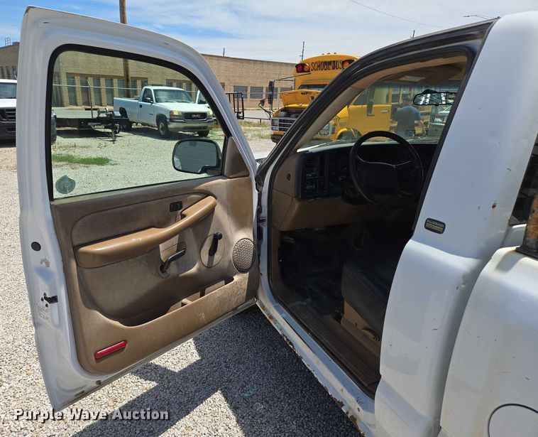 image for item EN8219 1999 Chevrolet Silverado 1500 pickup truck