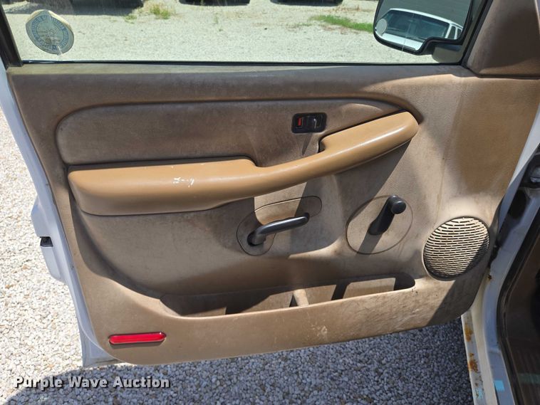 image for item EN8219 1999 Chevrolet Silverado 1500 pickup truck