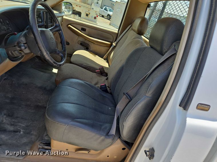 image for item EN8219 1999 Chevrolet Silverado 1500 pickup truck