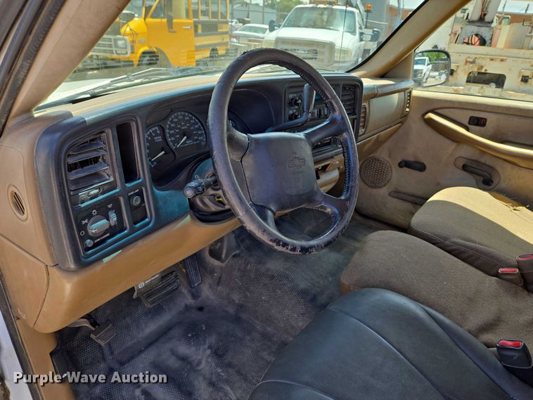 image for item EN8219 1999 Chevrolet Silverado 1500 pickup truck