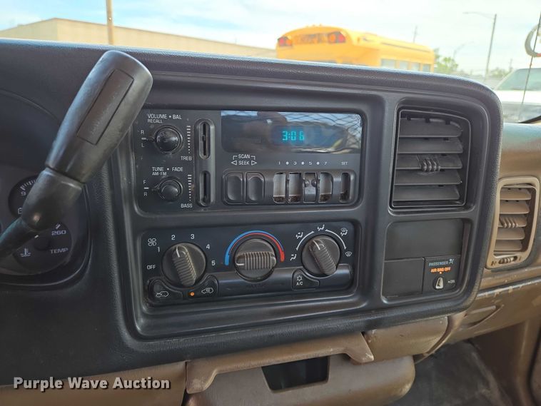 image for item EN8219 1999 Chevrolet Silverado 1500 pickup truck