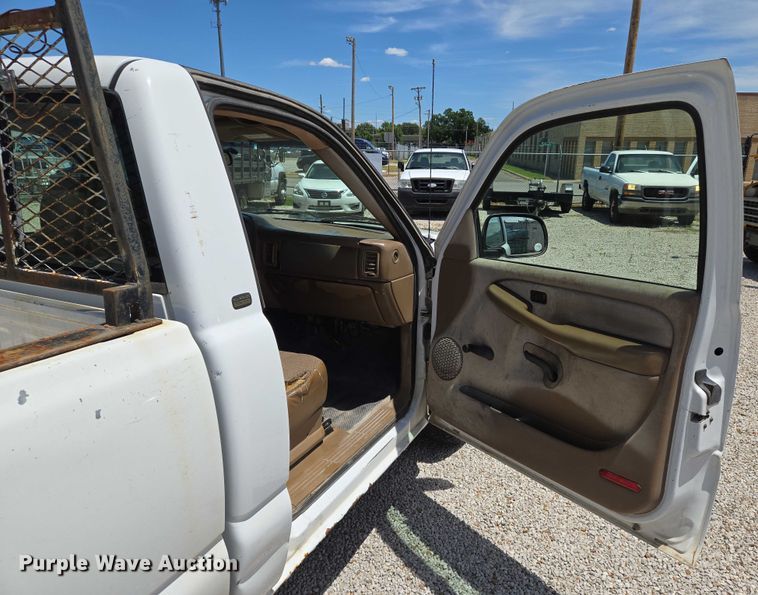 image for item EN8219 1999 Chevrolet Silverado 1500 pickup truck