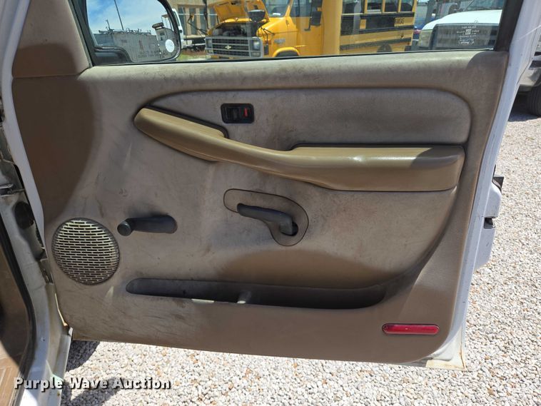 image for item EN8219 1999 Chevrolet Silverado 1500 pickup truck