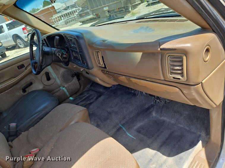 image for item EN8219 1999 Chevrolet Silverado 1500 pickup truck