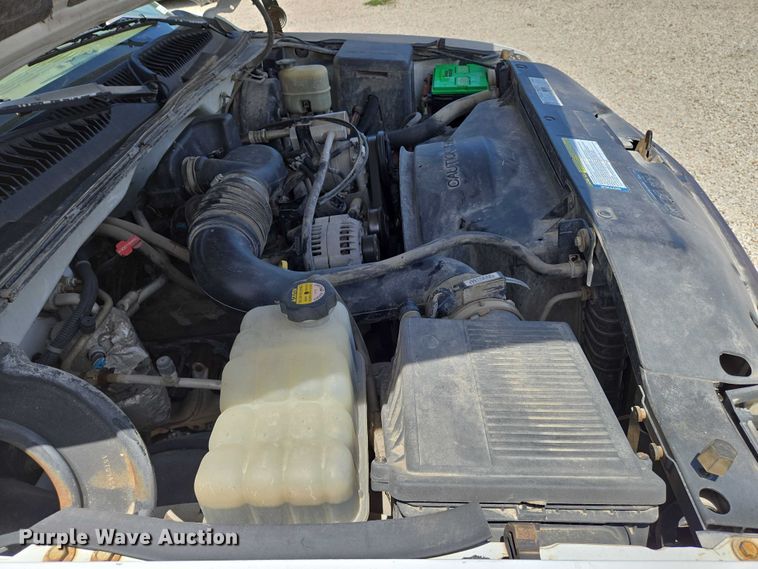 image for item EN8219 1999 Chevrolet Silverado 1500 pickup truck