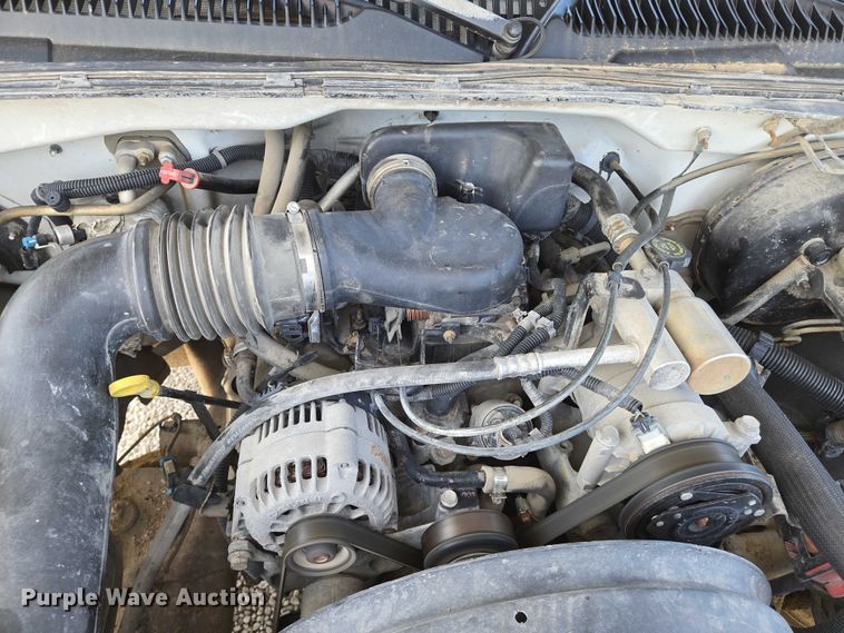 image for item EN8219 1999 Chevrolet Silverado 1500 pickup truck