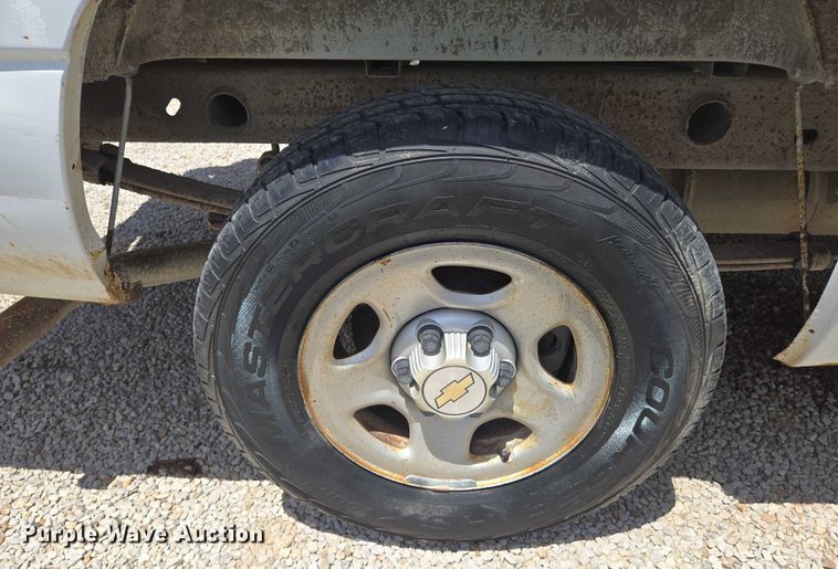 image for item EN8219 1999 Chevrolet Silverado 1500 pickup truck