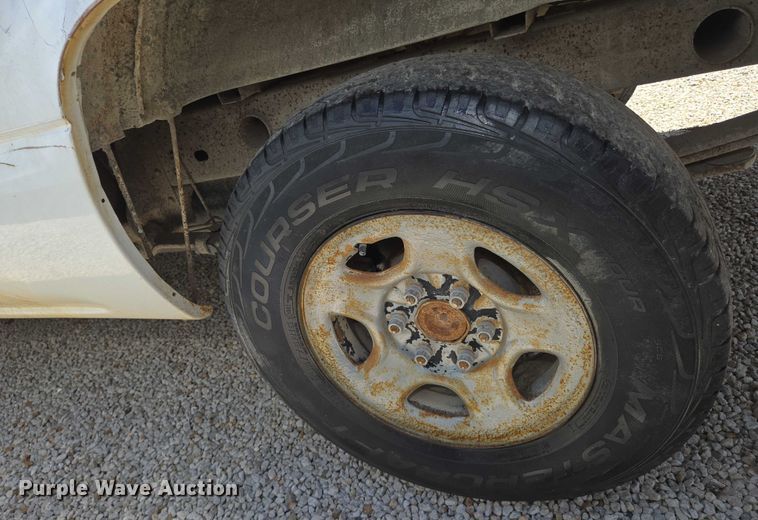 image for item EN8219 1999 Chevrolet Silverado 1500 pickup truck