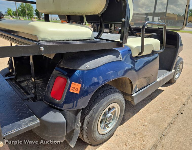image for item EN8223 Yamaha golf cart