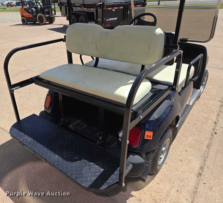 image for item EN8223 Yamaha golf cart