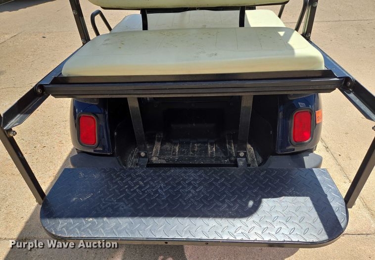 image for item EN8223 Yamaha golf cart