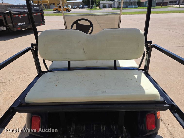 image for item EN8223 Yamaha golf cart