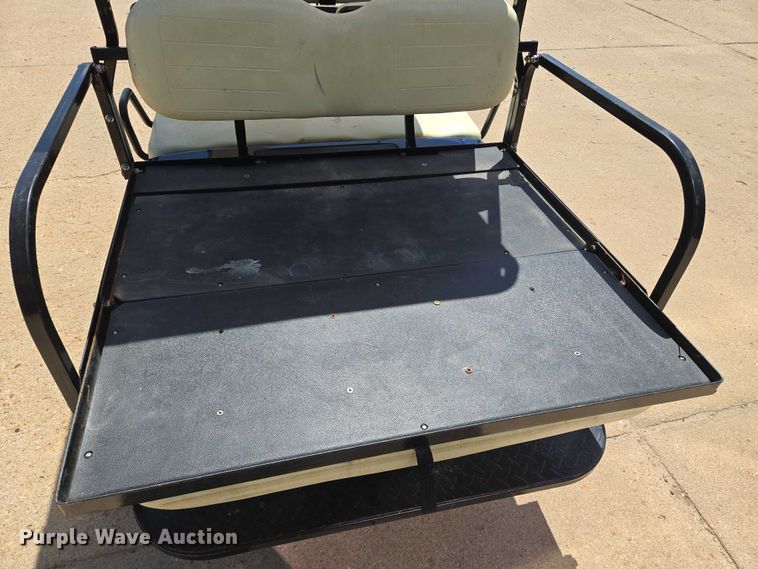 image for item EN8223 Yamaha golf cart