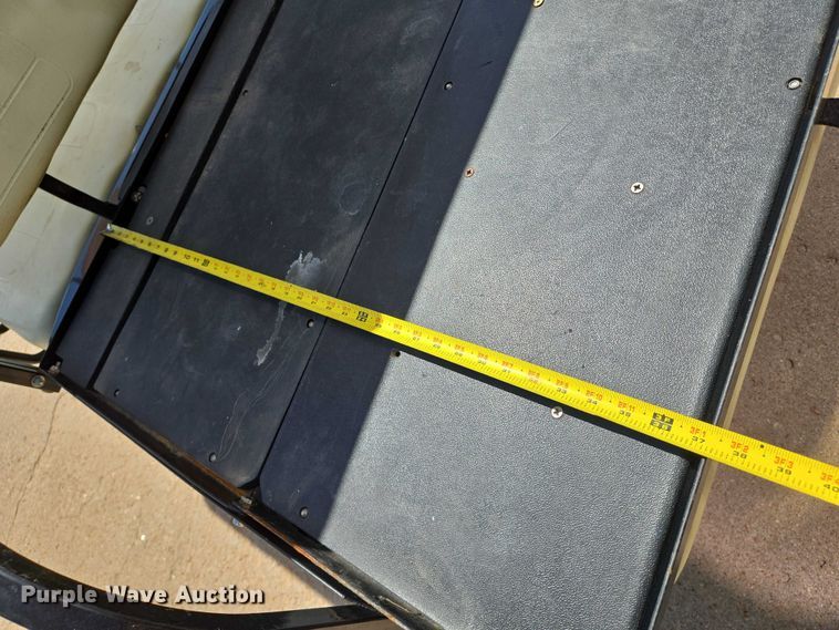 image for item EN8223 Yamaha golf cart