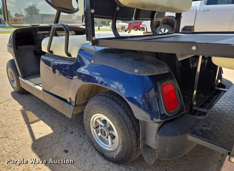 image for item EN8223 Yamaha golf cart