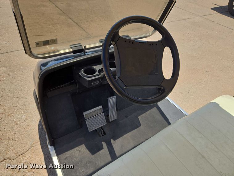 image for item EN8223 Yamaha golf cart