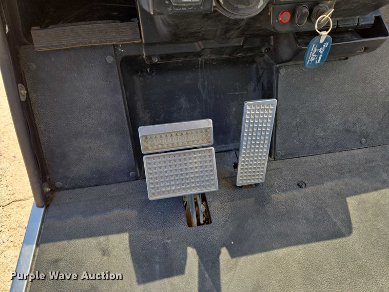 image for item EN8223 Yamaha golf cart