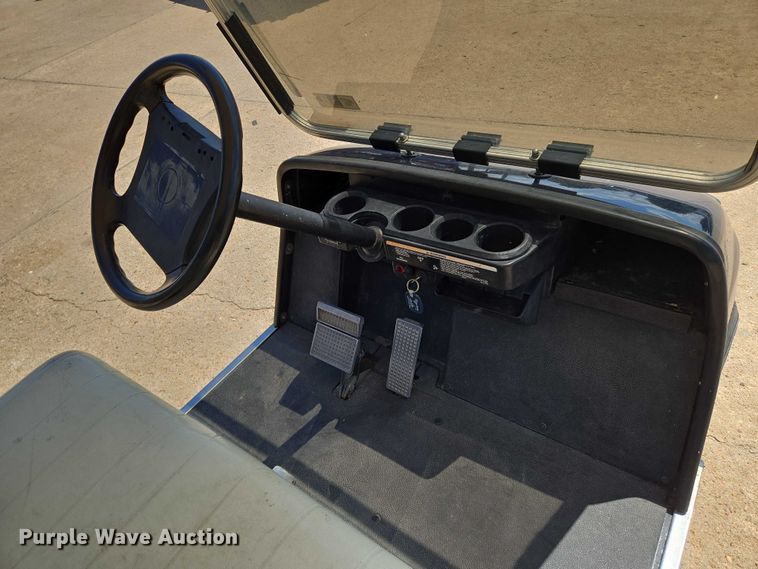 image for item EN8223 Yamaha golf cart