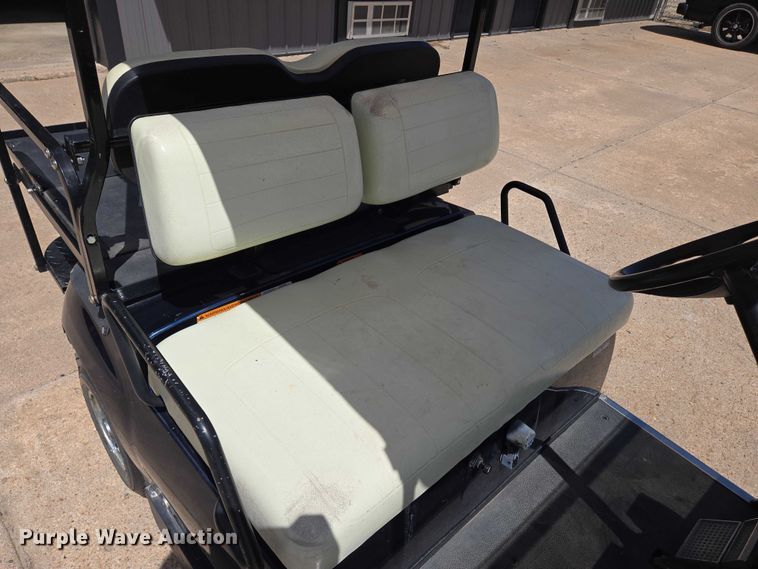 image for item EN8223 Yamaha golf cart