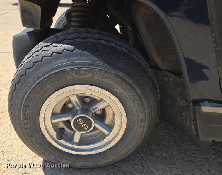 image for item EN8223 Yamaha golf cart