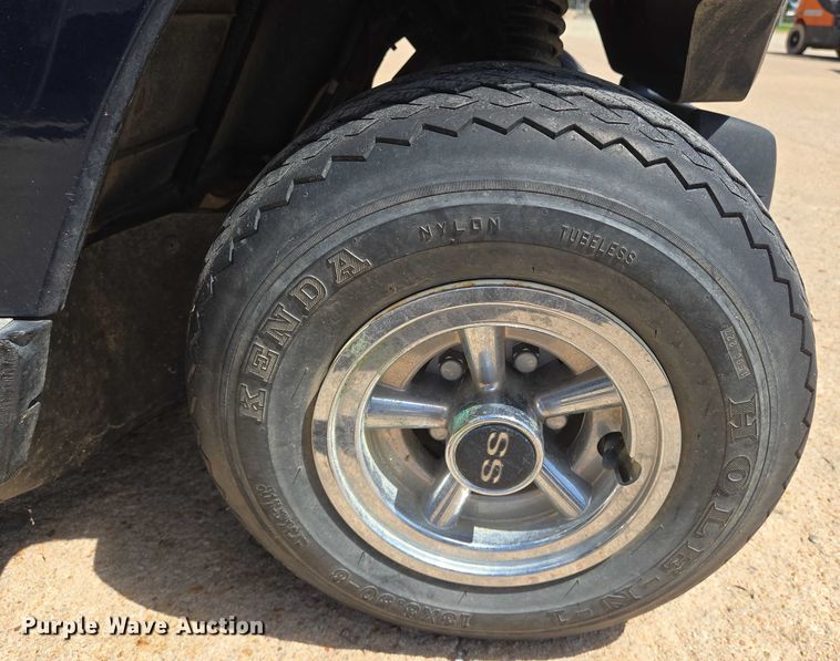 image for item EN8223 Yamaha golf cart