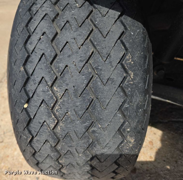 image for item EN8223 Yamaha golf cart