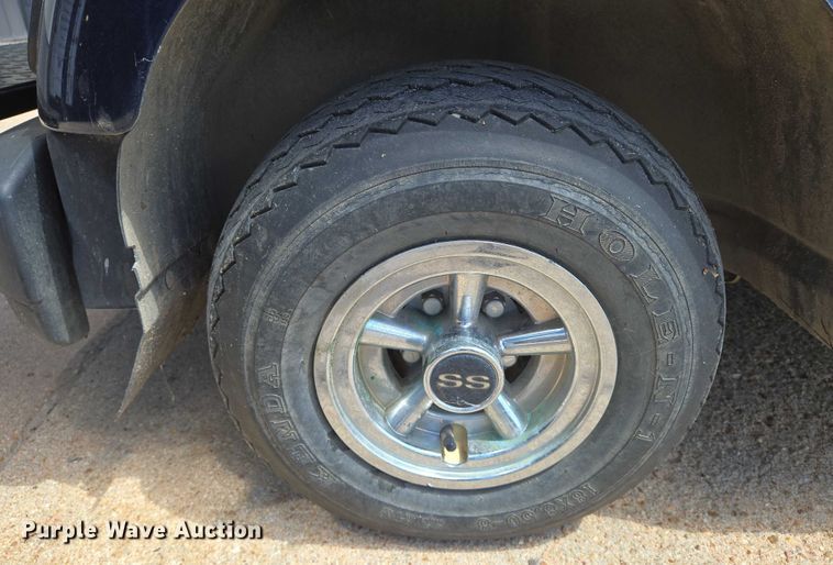 image for item EN8223 Yamaha golf cart