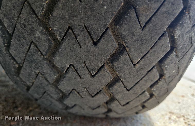 image for item EN8223 Yamaha golf cart