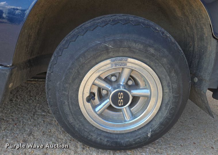 image for item EN8223 Yamaha golf cart