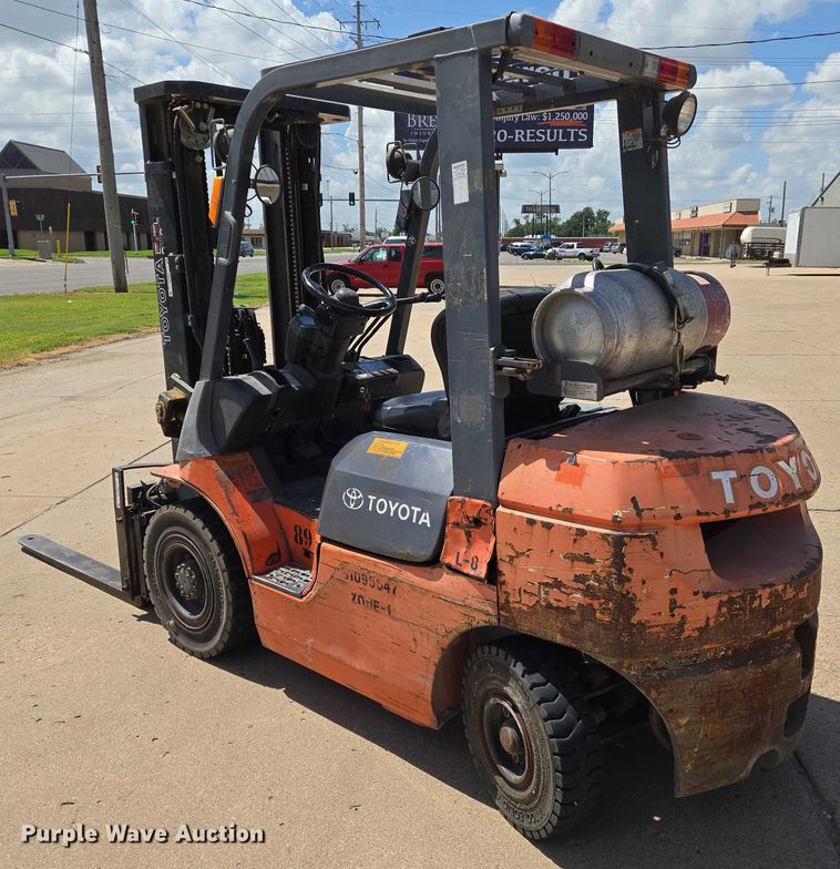 image for item EN8225 2001 Toyota 7FGU25 forklift