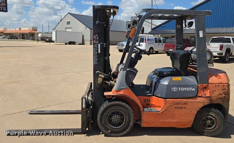 image for item EN8225 2001 Toyota 7FGU25 forklift