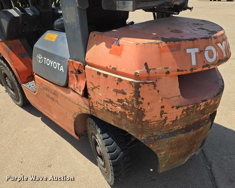 image for item EN8225 2001 Toyota 7FGU25 forklift