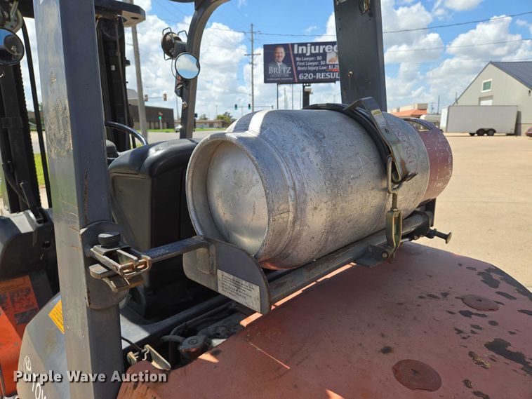 image for item EN8225 2001 Toyota 7FGU25 forklift